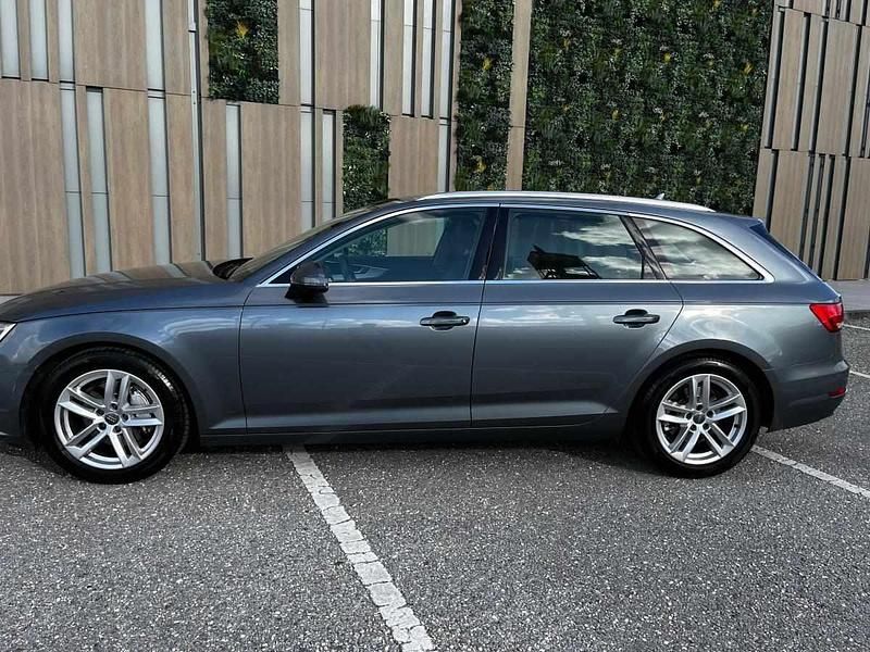 Usado Audi A4 190 HP (139 kW) 2017 Cinzento Carrinha