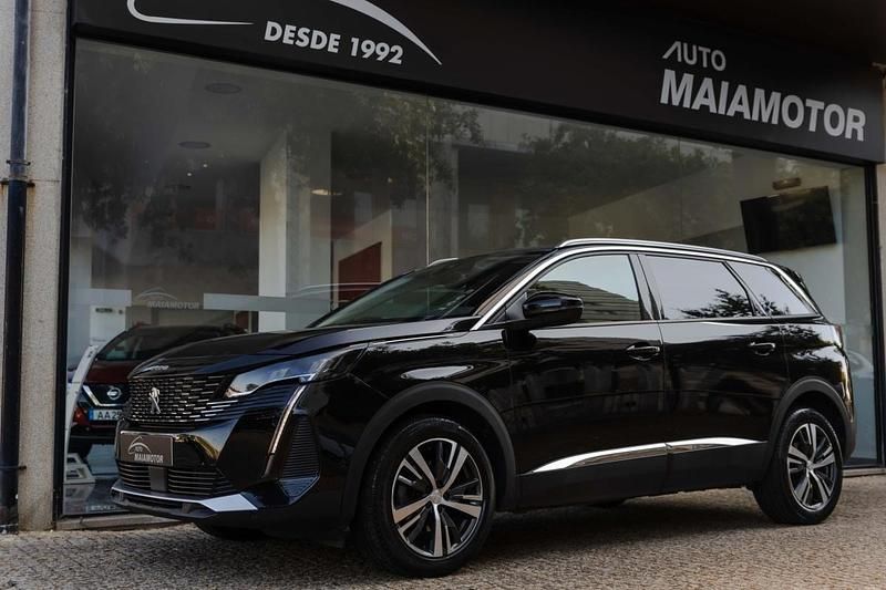 Usado Peugeot 5008 130 HP (95 kW) 2021 Preto Monovolume