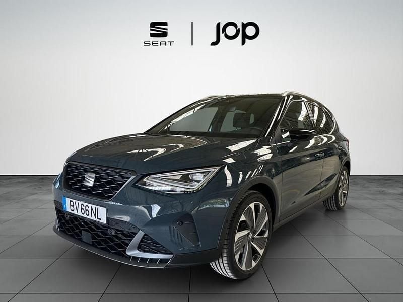 Azul Usado 2025 Seat Arona FR SUV | € 24.750 (Caro) - Imagem 1/4