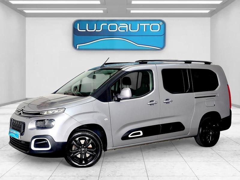 Cinza Usado 2021 Citroën Berlingo Shine Monovolume | € 21.900 - Imagem 1/4