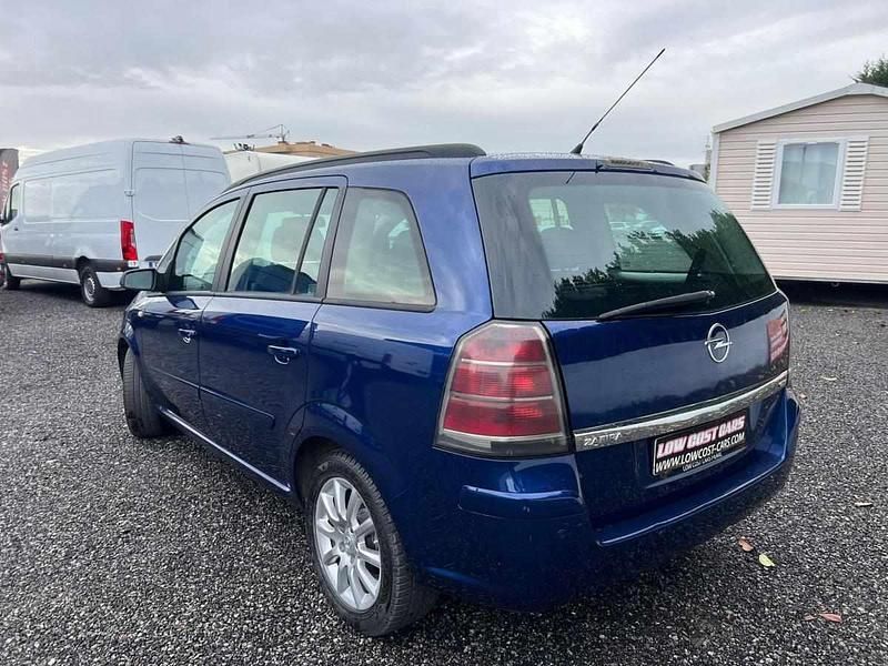 Usado Opel Zafira Enjoy 100 HP (73 kW) 2005 Azul Monovolume