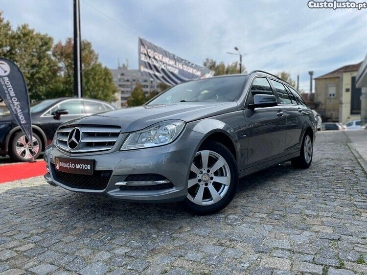 Cinza Usado 2012 Mercedes C180 Classic | € 15.700 - Imagem 1/1