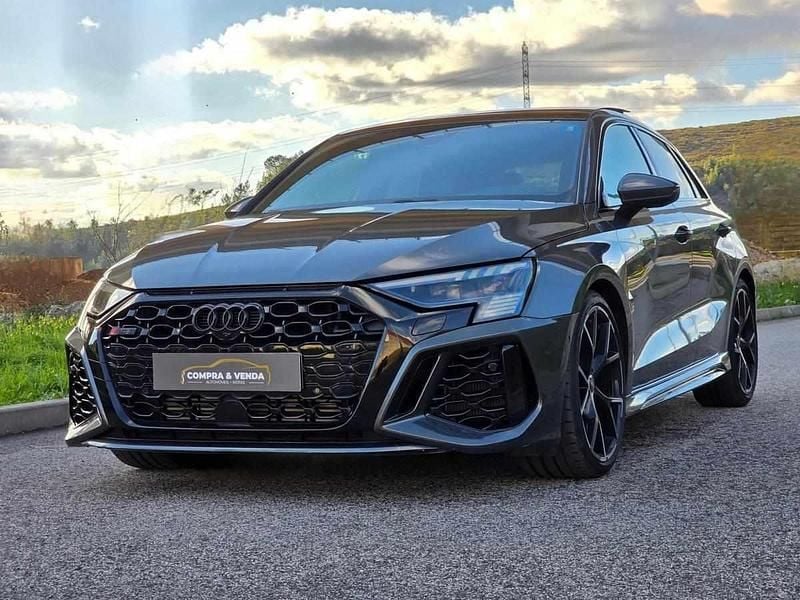 Cinzento Usado 2023 Audi RS3 Sedan | € 70.000 - Imagem 1/4