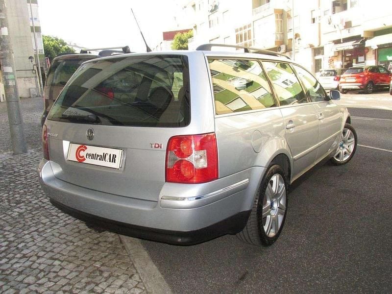 Usado VW Passat 130 HP (95 kW) 2001 Cinzento Carrinha