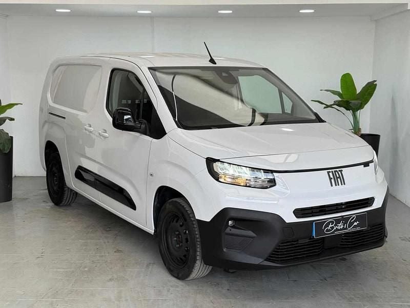 Branco Usado 2024 Fiat Doblò Monovolume | € 20.990 (Preço elevado) - Imagem 1/4