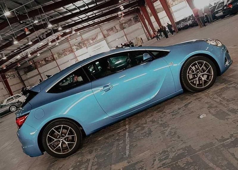 Usado Opel Astra OPC 300 HP (220 kW) 2013