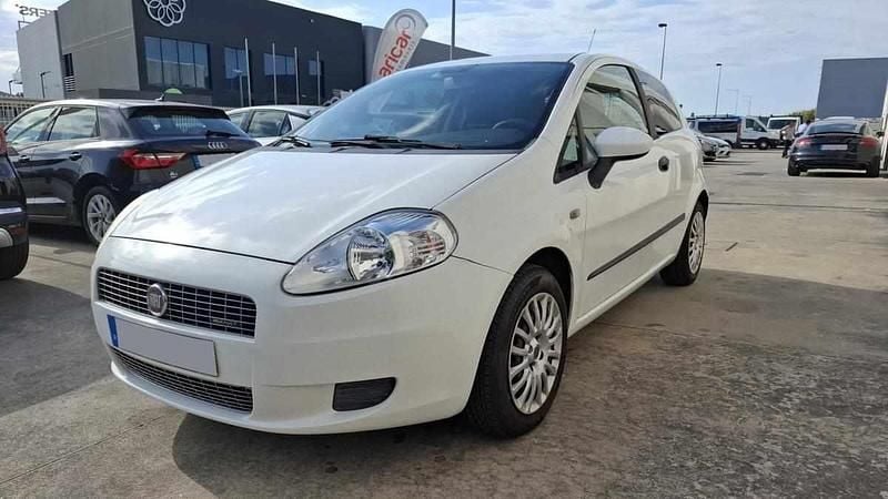 Branco Usado 2009 Fiat Punto Citadino | € 3.500 (Preço justo) - Imagem 1/4