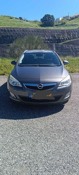 Cinzento Usado 2011 Opel Astra Cosmo Sedan | € 5.250 (Preço justo) - Imagem 1/4