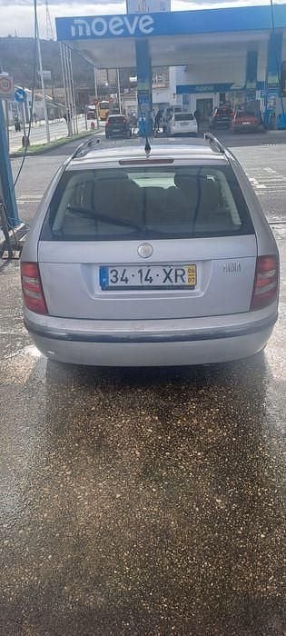 Usado Skoda Fabia 65 HP (47 kW) 2004 Sedan