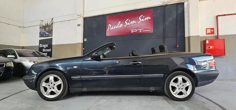 Usado Mercedes CLK230 193 HP (141 kW) 1999 Preto Cabrios