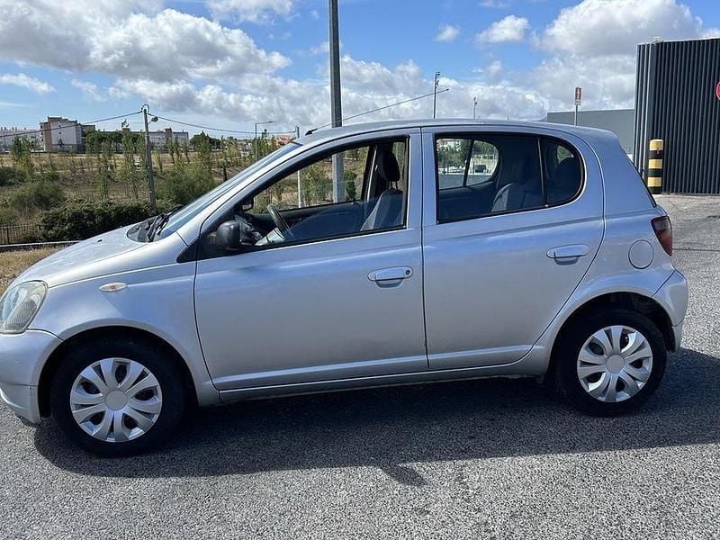Usado 2001 Toyota Yaris Sedan | € 2.250 (Preço justo) - Imagem 1/4