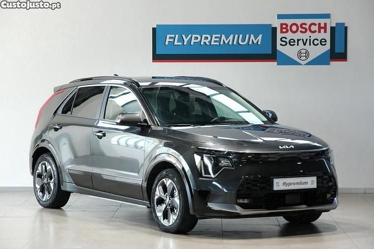 Cinza Usado 2023 Kia e-Niro SUV | € 29.990 (Preço justo) - Imagem 1/1