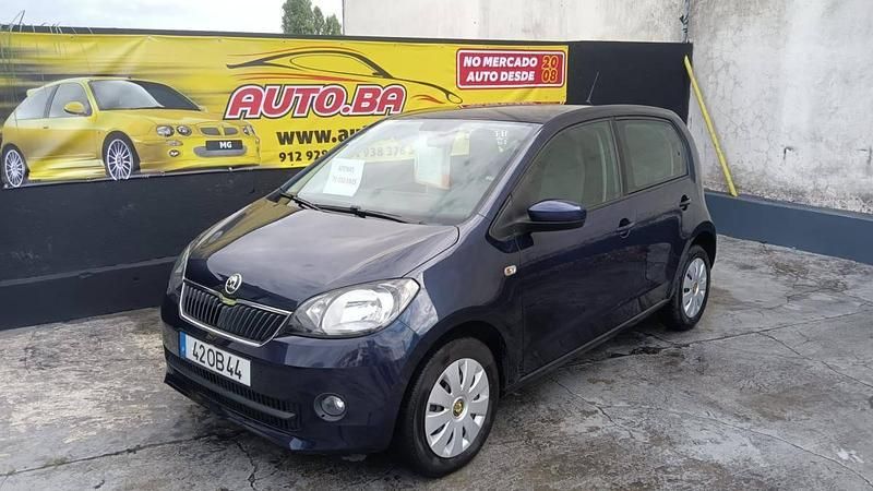 Azul (metalizado) Usado 2013 Skoda Citigo Style Citadino | € 7.390 - Imagem 1/4