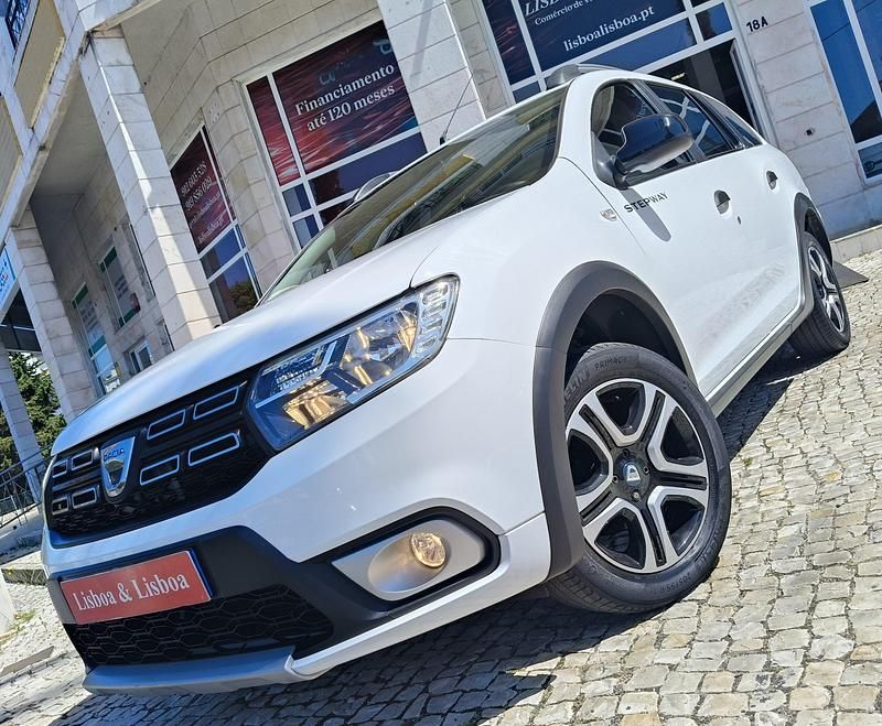 Branco Usado 2020 Dacia Logan Stepway Sedan | € 13.500 - Imagem 1/4