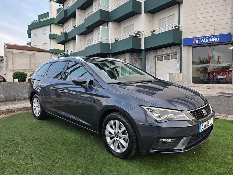 Cinza Usado 2020 Seat Leon Style Carrinha | € 15.950 (Preço justo) - Imagem 1/4