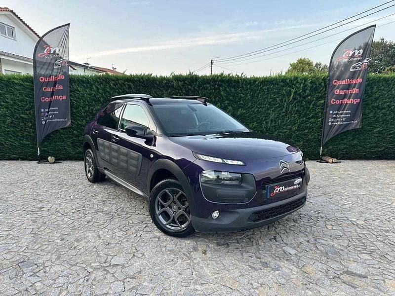 Azul Usado 2017 Citroën C4 Cactus Citadino | € 8.999 (Bom preço) - Imagem 1/4
