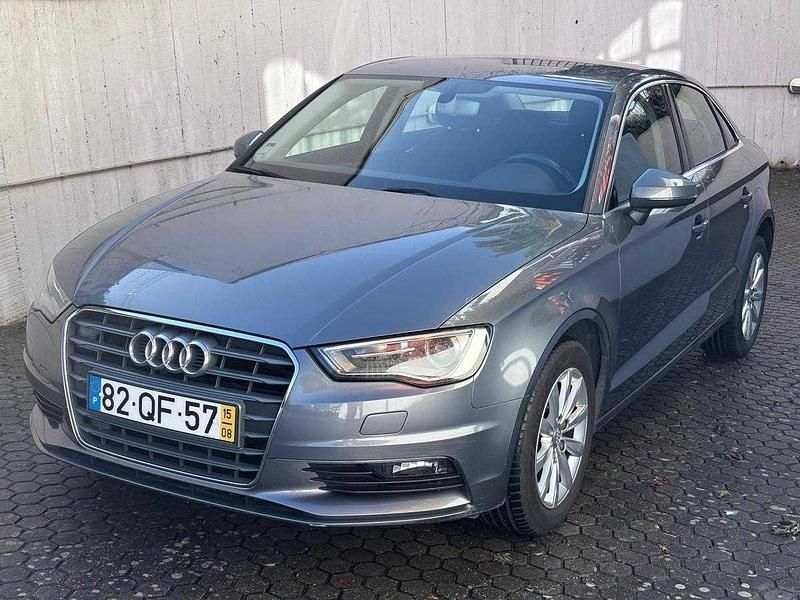 Usado Audi A3 Ambiente 110 HP (80 kW) 2015 Cinza Sedan
