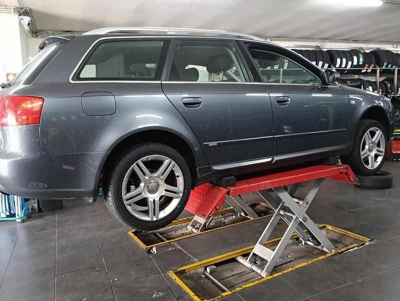 Cinzento Usado 2007 Audi A4 Carrinha | € 9.000 (Preço justo) - Imagem 1/4