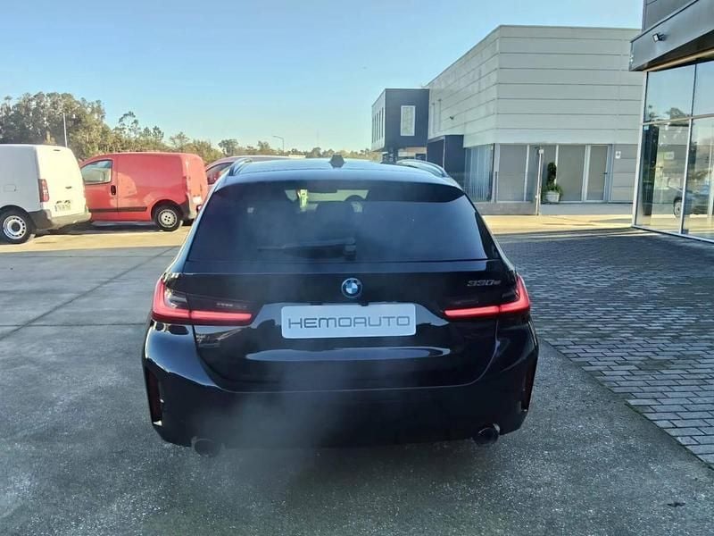 Usado BMW 330e 292 HP (214 kW) 2022 Preto