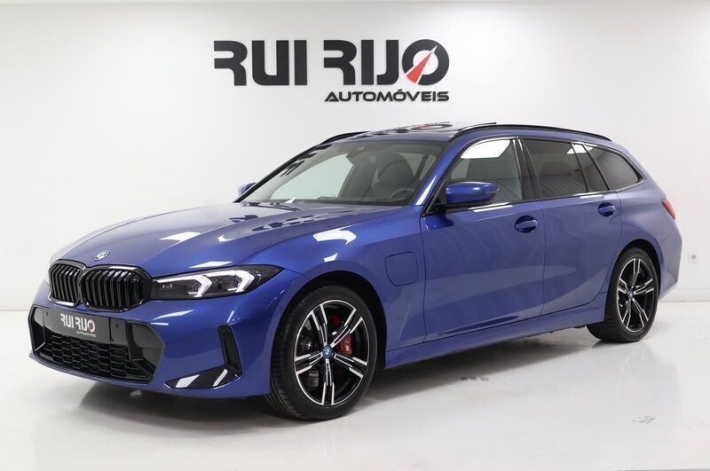 Azul Usado 2024 BMW 330 Shadowline Coupé | € 53.900 - Imagem 1/4