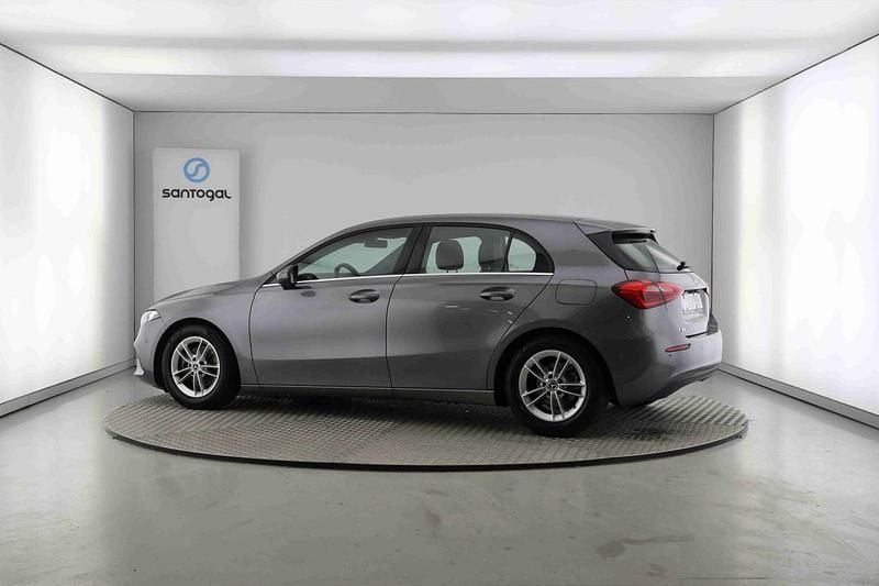 Usado Mercedes 180 116 HP (85 kW) 2019 Cinzento Sedan