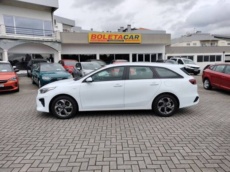 Branco Usado 2020 Kia Ceed Sportswagon Carrinha | € 15.500 (Preço justo) - Imagem 1/4