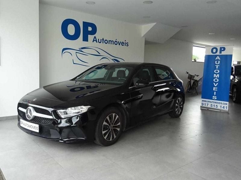 Preto Usado 2021 Mercedes A180 Style Sedan | € 27.450 (Preço justo) - Imagem 1/4