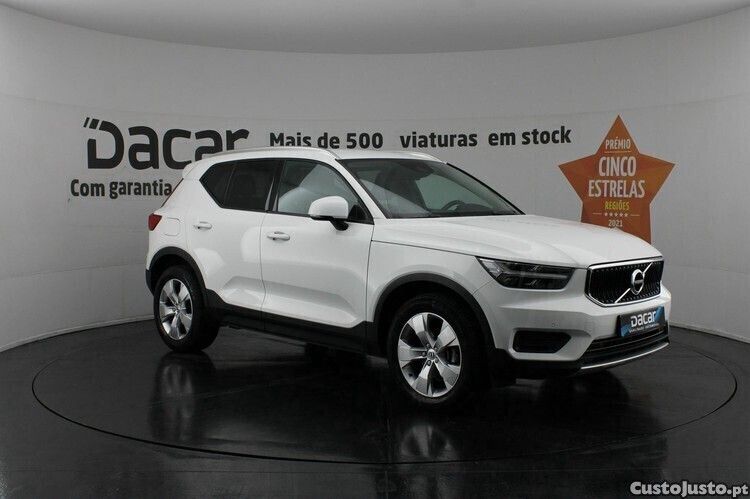 Branco Usado 2018 Volvo XC40 Momentum SUV | € 25.599 (Preço justo) - Imagem 1/1