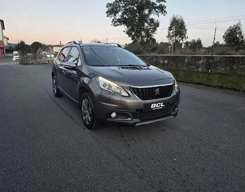 Usado Peugeot 2008 Style 100 HP (73 kW) 2016 Cinza escuro SUV