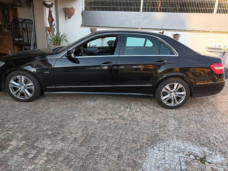 Usado Mercedes E250 Avantgarde 204 HP (150 kW) 2009 Sedan