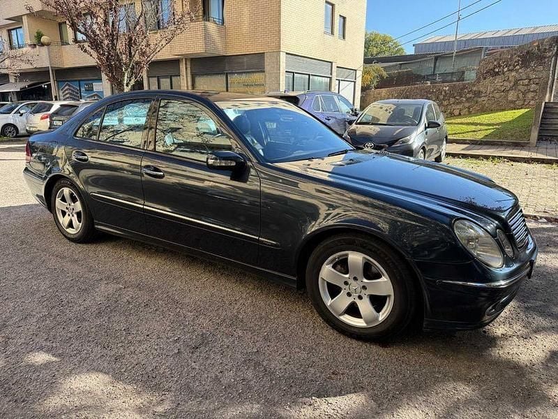 Usado 2004 Mercedes E220 Avantgarde Sedan | € 5.500 (Bom preço) - Imagem 1/4