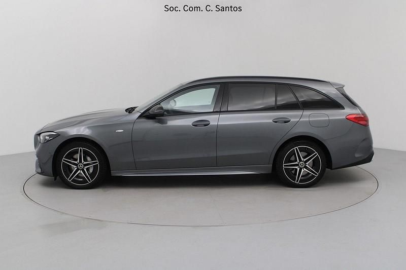 Usado Mercedes C300 AMG 197 HP (144 kW) 2025 Cinza Carrinha