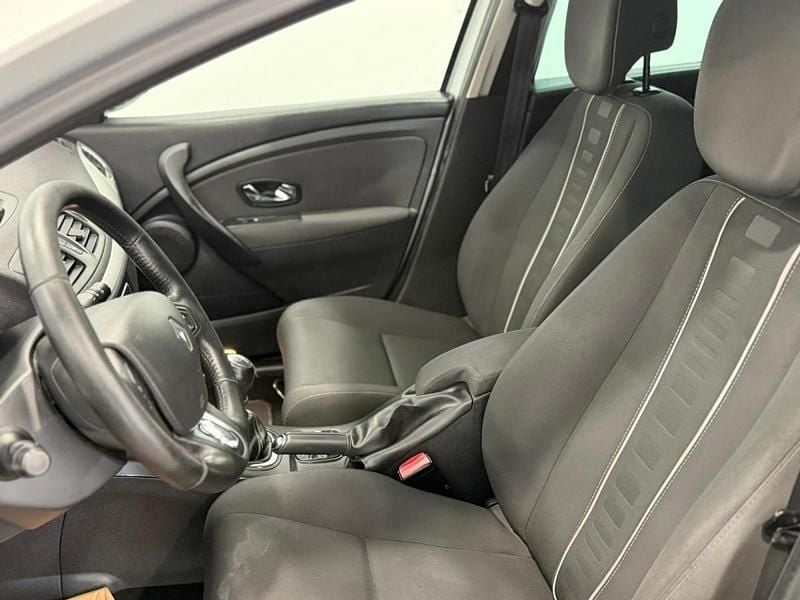 Usado Renault Mégane III 110 HP (80 kW) 2013 Cinzento Carrinha