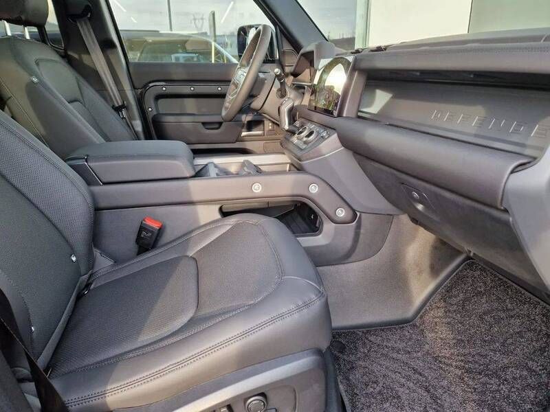 Usado Land Rover Defender SE Dynamic 300 HP (220 kW) 2025 Cinzento SUV