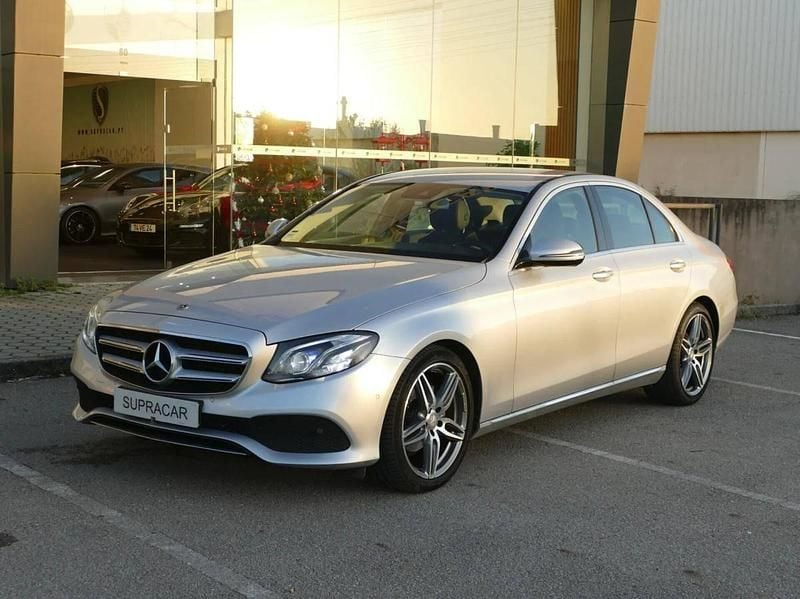 Cinzento Usado 2017 Mercedes E200 | € 25.990 - Imagem 1/4
