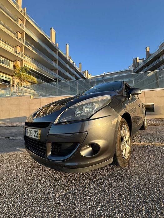 Usado 2011 Renault Scénic III Monovolume | € 4.300 (Bom preço) - Imagem 1/4