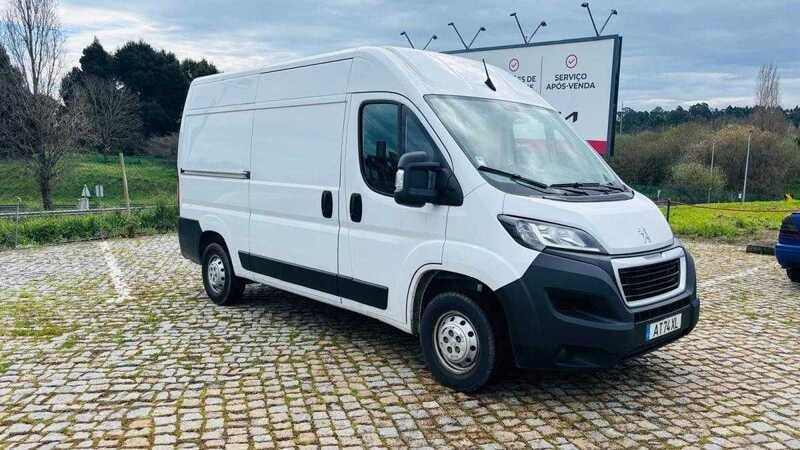 Branco Usado 2022 Peugeot Boxer Premium Van | € 23.899 (Preço justo) - Imagem 1/4