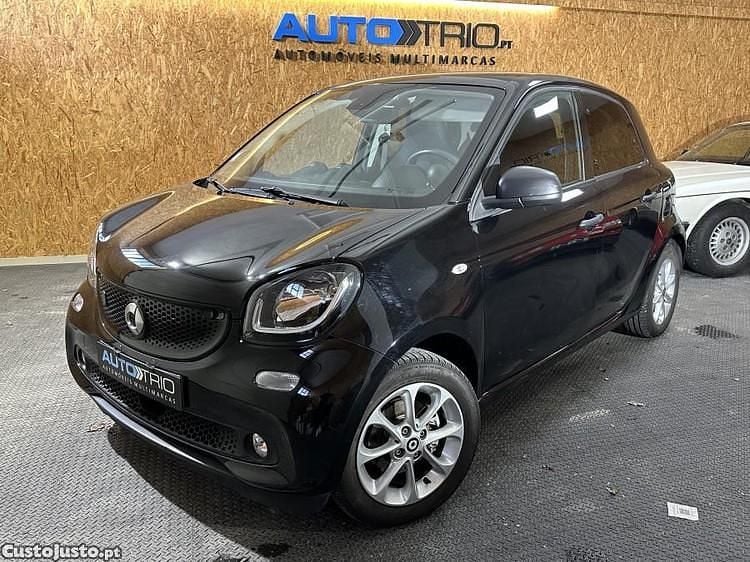 Usado Smart ForFour Electric Drive Passion 60 kW (82 HP) 2019 Preto
