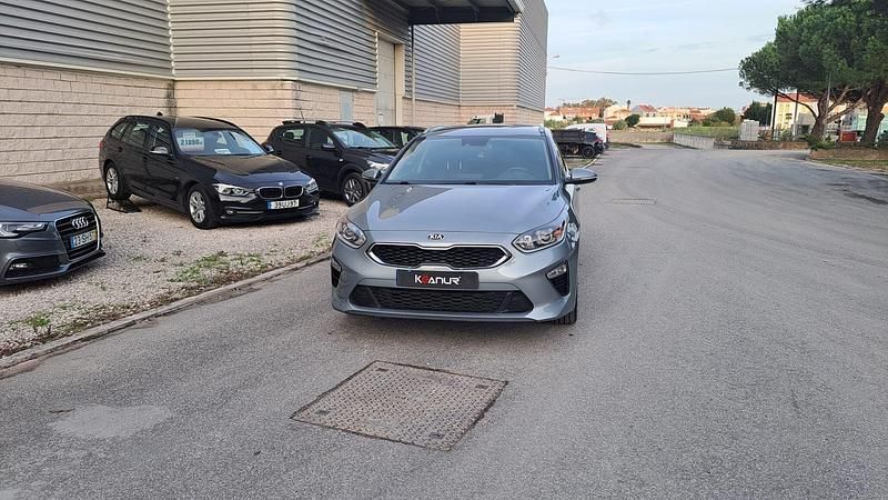 Usado Kia Ceed Sport 120 HP (88 kW) 2018 Cinza Citadino
