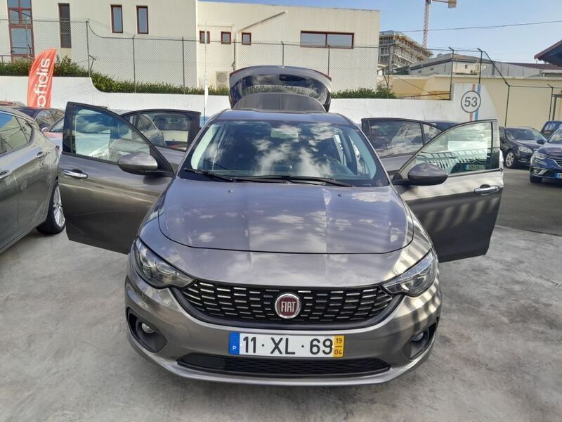 Cinza Usado 2019 Fiat Tipo S | € 18.950 - Imagem 1/4