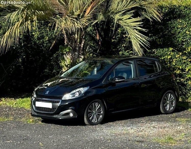 Preto Usado 2019 Peugeot 208 Signature Sky Citadino | € 10.900 (Bom preço) - Imagem 1/1