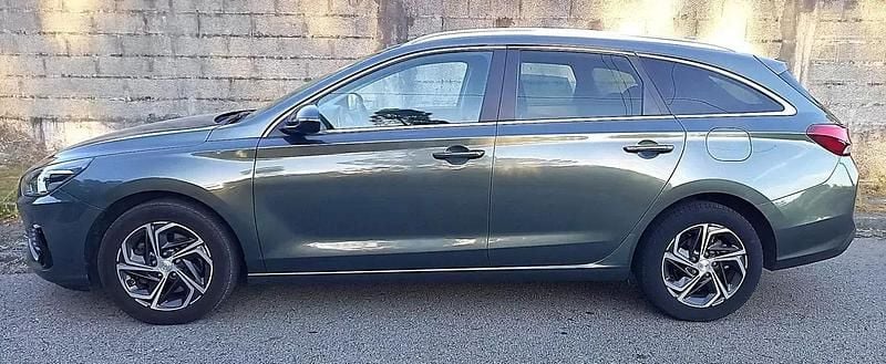 Usado Hyundai i30 Style 120 HP (88 kW) 2021 Cinza antracite Carrinha