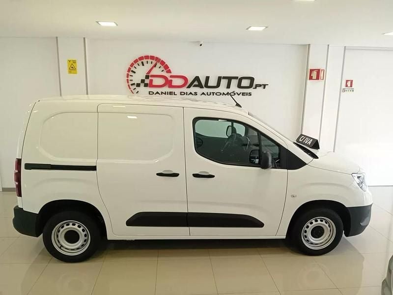 Usado Opel Combo Njoy 102 HP (75 kW) 2022 Branco Monovolume