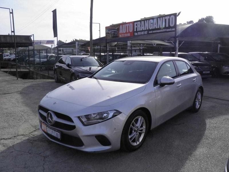 Cinzento Usado 2020 Mercedes A180 | € 21.900 (Bom preço) - Imagem 1/4