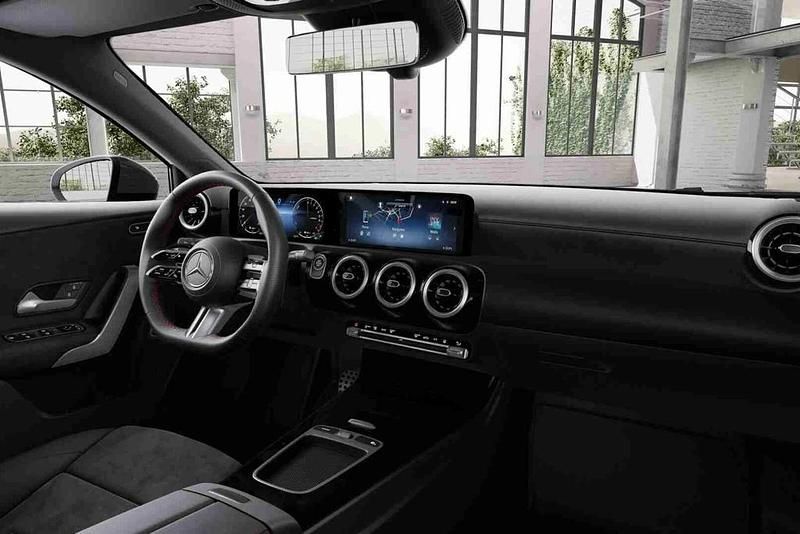 Branco Novo 2025 Mercedes A250 Citadino | € 55.575 (Caro) - Imagem 1/4