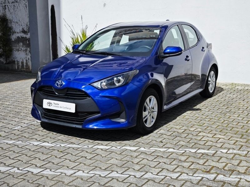 Azul (pintura metalizada) Usado 2022 Toyota Yaris Comfort Sedan | € 17.750 (Preço justo) - Imagem 1/4