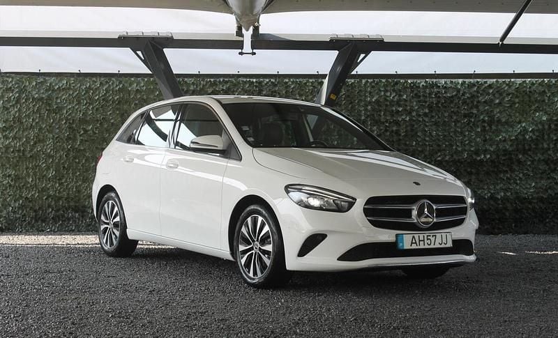 Branco Usado 2021 Mercedes B250 Style Monovolume | € 24.890 - Imagem 1/4