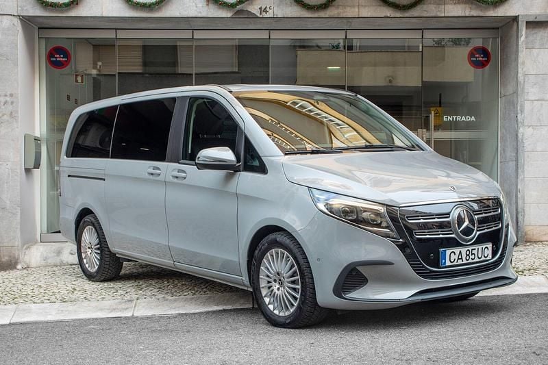 Usado Mercedes EQV300 150 kW (204 HP) 2024 Cinza Monovolume