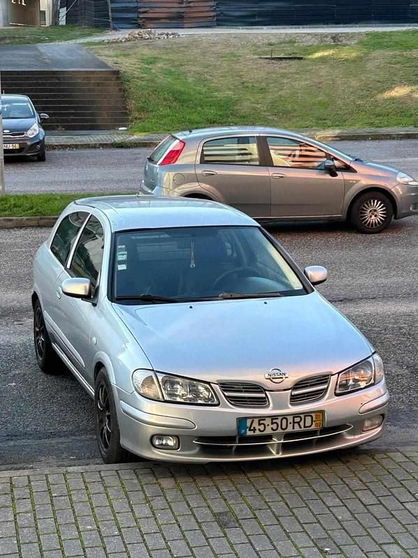 Usado Nissan Almera 110 HP (80 kW) 2001 Cinzento Citadino