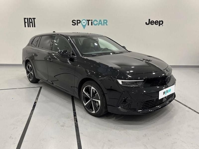 Usado Opel Astra 136 HP (100 kW) 2025 Preto